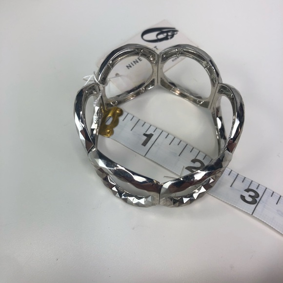 Nine West Silver Round Stretch Bracelet NWT - Picture 3 of 4